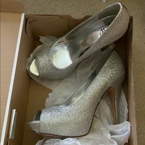 Silver sparkly pumps